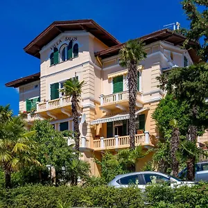 Salus, Maruna Apartment